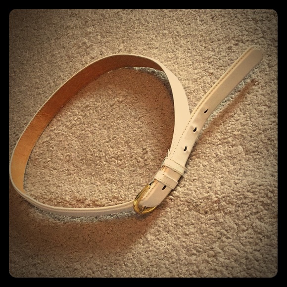 White faux leather belt with golden buckle - Picture 2 of 9